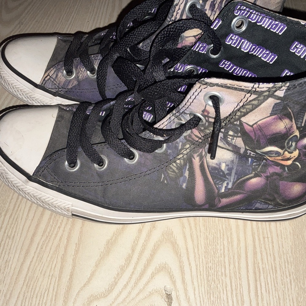 RARE🔥 Converse x CatWoman Vintage Comic Print Sz 5 Men's -‎ 7Women's Shoes